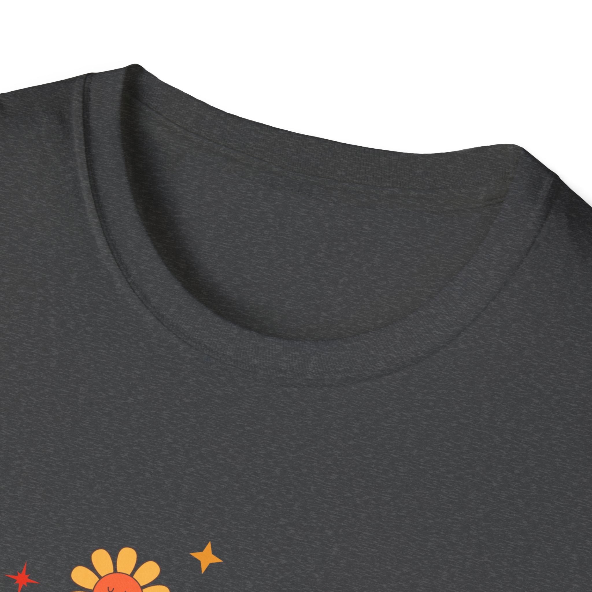 Mama Retro Floral Tee — Vintage 70s-Inspired Mother's Day T-Shirt