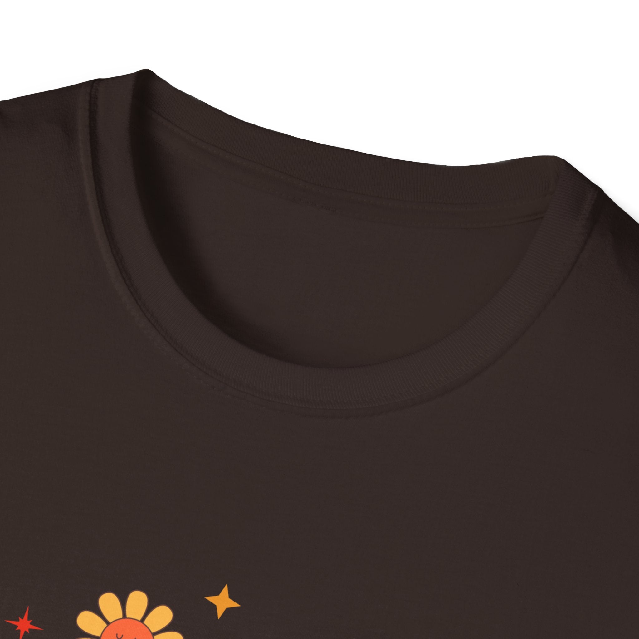 Mama Retro Floral Tee — Vintage 70s-Inspired Mother's Day T-Shirt