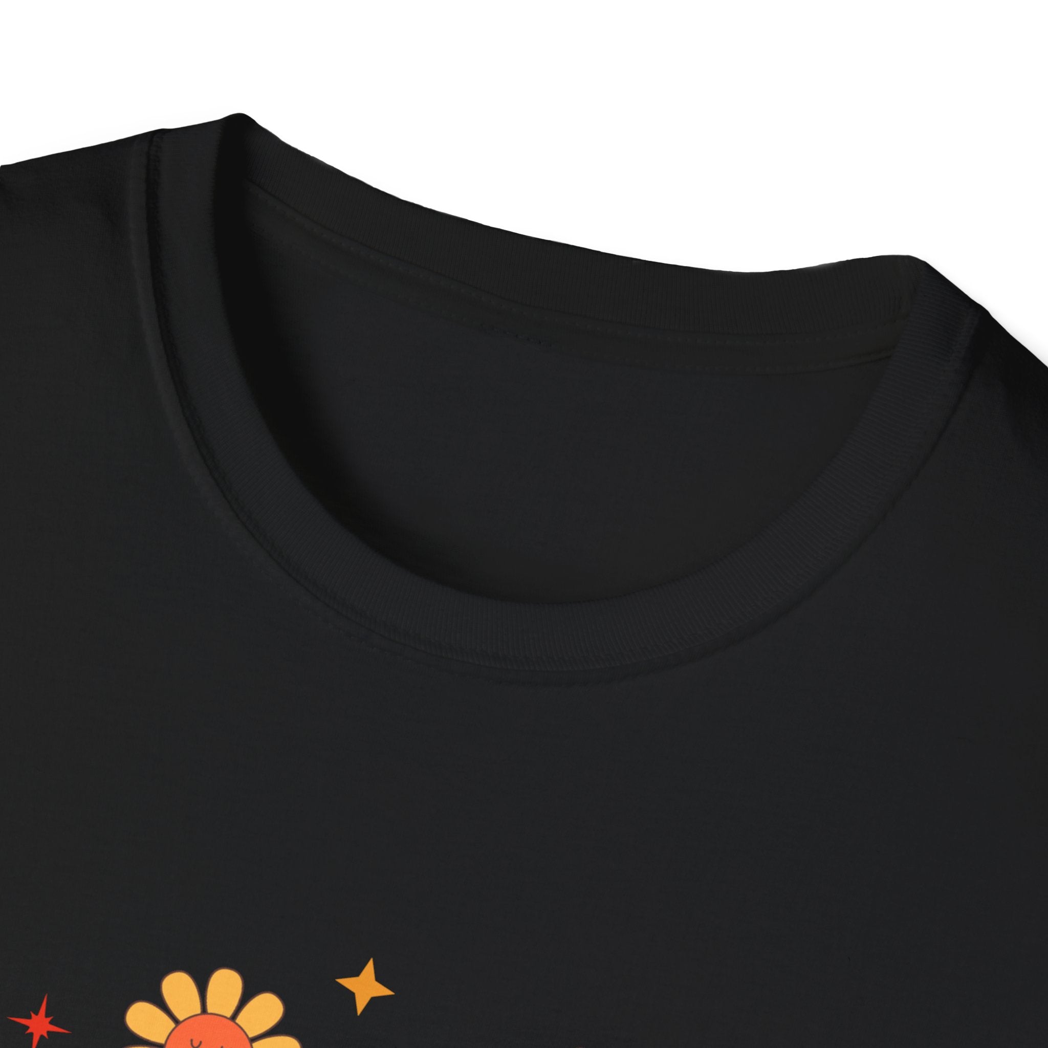Mama Retro Floral Tee — Vintage 70s-Inspired Mother's Day T-Shirt